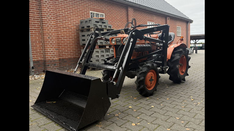 Aanbieding Kubota B7001 met voorlader